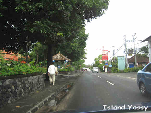 ヌサドゥア コンラッド近くの道路